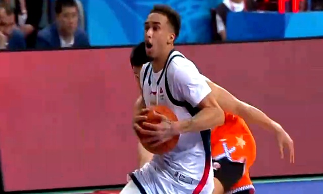 4月24日CBA收官战，广东客场91-93不敌福建，结果像杯凉咖啡，醒...