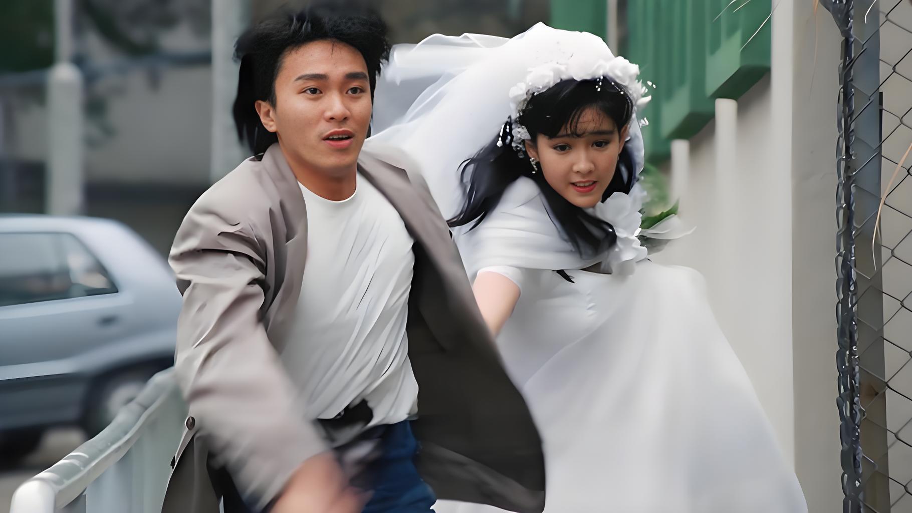 《风雨同路》，周星驰的颜值覆盖了前面所有作品的，新的颜值巅峰出现了。衣品蛮好的，穿的衣服都很适合他。而且蛮有荷尔蒙，看了这部电影的女观众若梦想他爱上他，不奇怪。

这部片其实待周星驰是不薄的，人设有张力，发挥空间大，剧本包括对戏演员都有点儿为他量身打造的意思，方方面都挺照顾他的。

 ​