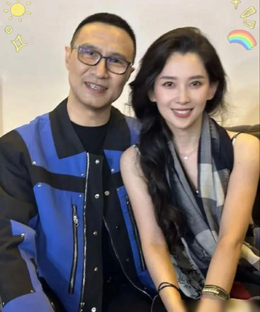 章子怡当年看汪峰的眼神，是藏不住的，台上台下都往死里爱。再看森林北，合照里身体都是往外撇的，客气得像甲方乙方。汪峰自己说了，离婚不是章子怡不好，是他钝了，厌倦了被规则框住的日子。说白了，一个要安稳，一个要自由，骨子里就不是一路人。章子怡离婚后反而松了，增重20斤拍戏，公开喊话求工作。森林北更绝，感情