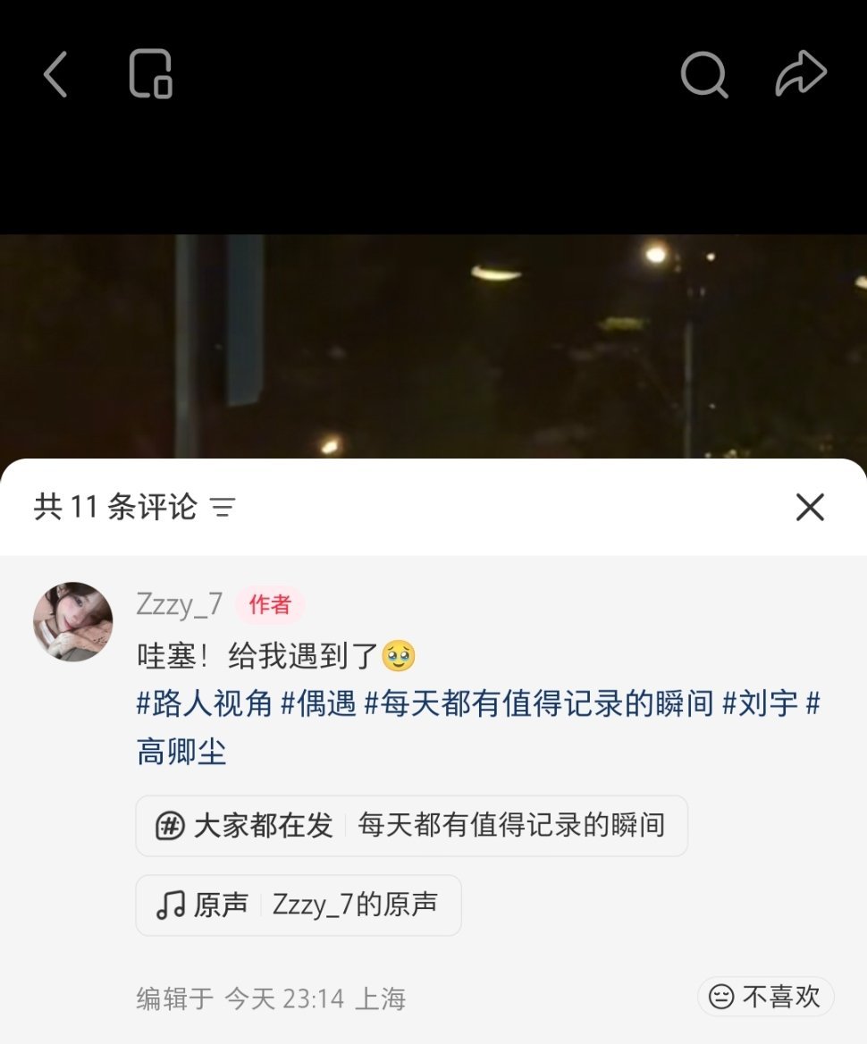 妹就这么乖乖地萌萌地跟在对着她笑出两排大牙的临摹和老柏后面…… 

（我要笑晕了……这5张图里没有任何一张有劳务……但tag只有劳务……啊啊啊啊啊啊啊啊啊啊劳务你今天不行啊怎么总不在公主身边！ ​