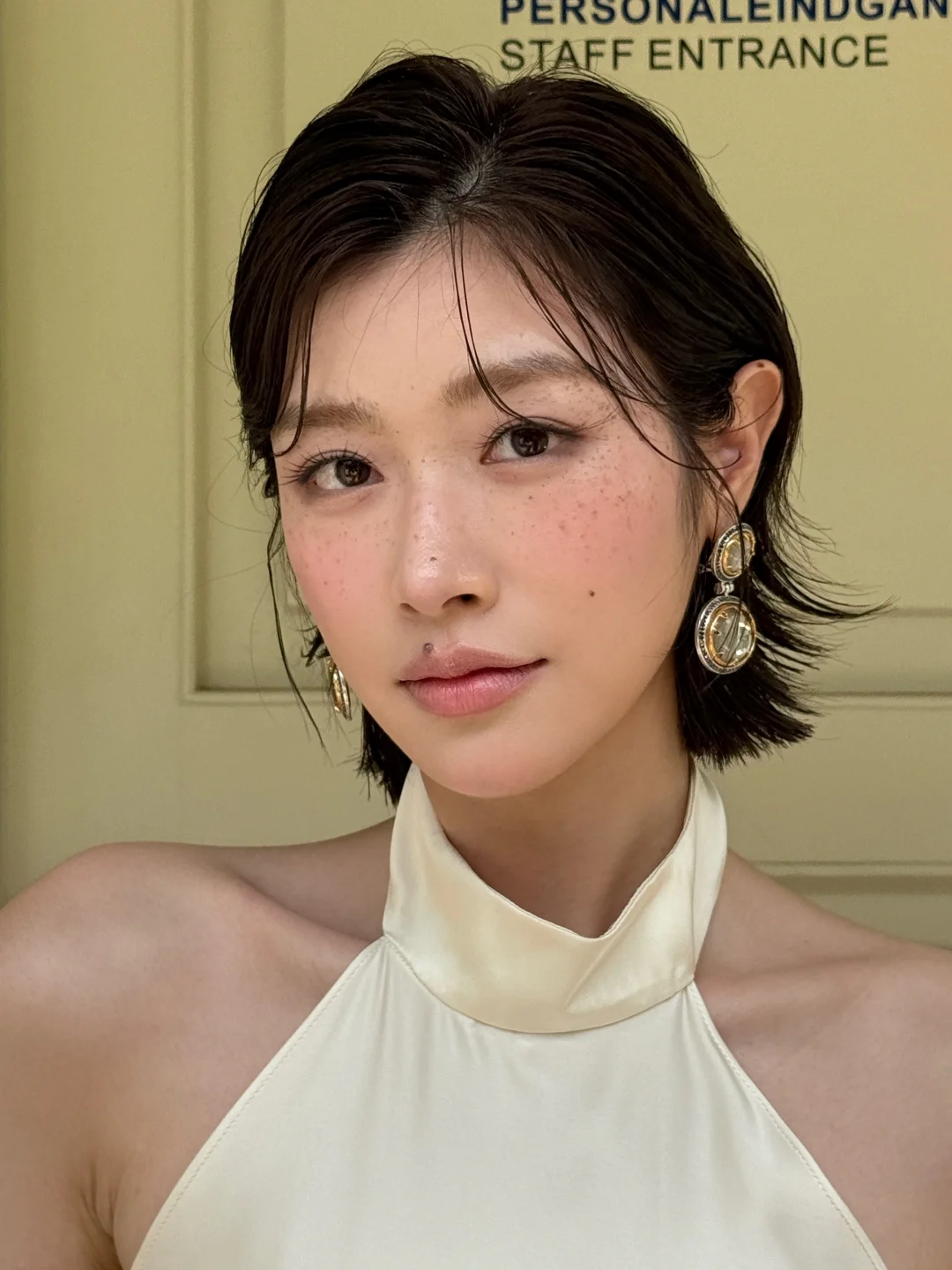 短发淡颜也能化的复古千金妆容✨