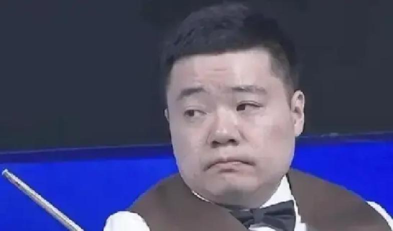 有钱人的生活不过如此，丁俊晖 37 岁时身家就已经好几个亿了，每年挣的钱都得论千万算，没想到他的私生活竟让人惊讶不已！
 
丁俊晖放下球杆，揉了揉手腕。训练馆里就他一个人，白炽灯照得绿台呢有些晃眼。手机在长凳上震了一下，是妻子张元元发来的消息：“晚上吃面条，行吗？”
 
他回了个“好”，又补了句：“