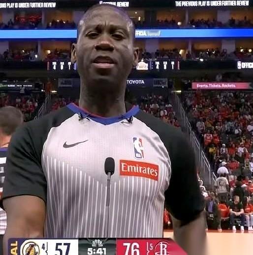 湖人队的底牌，今天被火箭队彻底掀开了。 两节半时间，分差直接拉到20分...