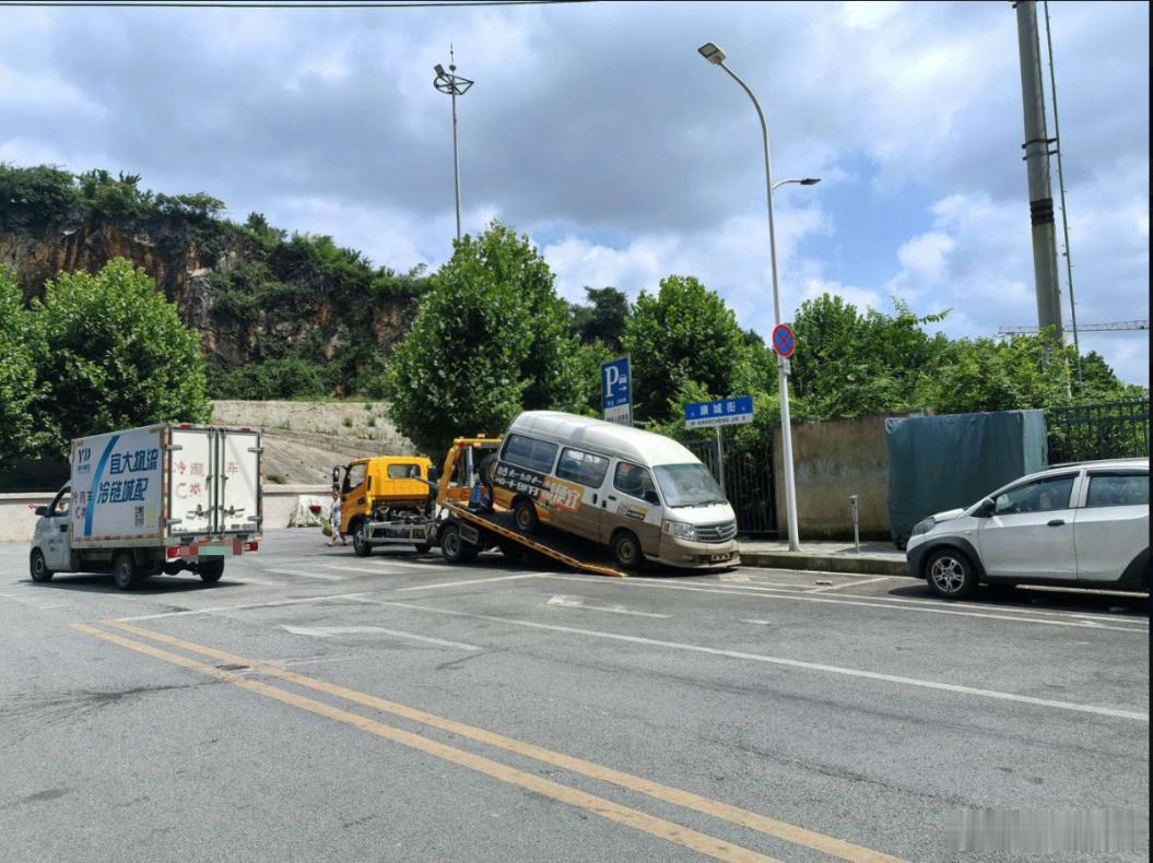 【“僵尸车”阶段性清零！白云区优品城邦居民终于舒心了】为持续深化城市交...