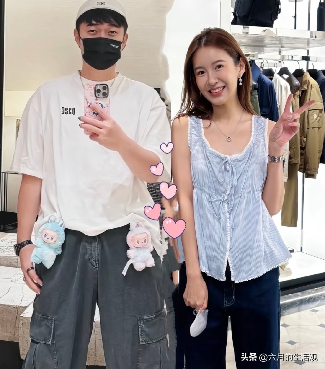 以前陈赫舍不得让张子萱出来
是怕张子萱被骂
生了2个孩子，料一场婚礼都没有，陈赫始终感觉亏欠

可张子萱不这么想，她是真的爱陈赫，看陈赫都是星星眼，还为陈赫生了2个孩子，11年的默默付出，都是对陈赫的爱。

陈赫把钱全部上交，张子萱现在出来也是想让大家知道，他们的婚姻很幸福，也不是传的那样。

两人