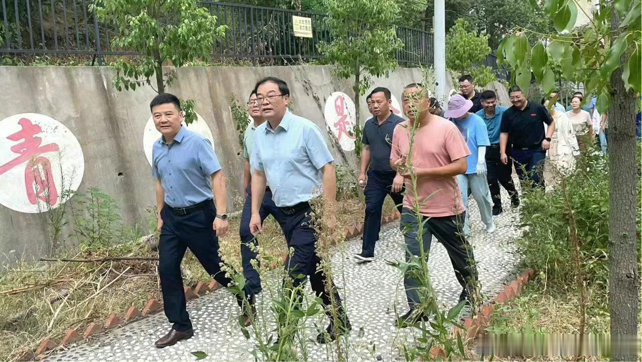 尊贵的广大网友们，药补不如食补，食补不如觉补！前些日子，艺人陈建州在社交媒体上发文，讲述自己从鬼门关走了一遭的经历。当他被送进医院的诊断是急性心梗，一条血管已经完全堵死。再晚去一步，人可能就没了。他的心梗和长期睡眠不足（只睡三、四个小时）有直接关系。劫后余生，陈建州向大众发出三条 ​