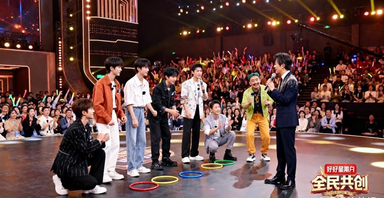 52岁何炅带丁程鑫杨迪常驻《你好星期六》3年，拿下400多个热搜，网友：127万人投票还能定对决阵容 ​