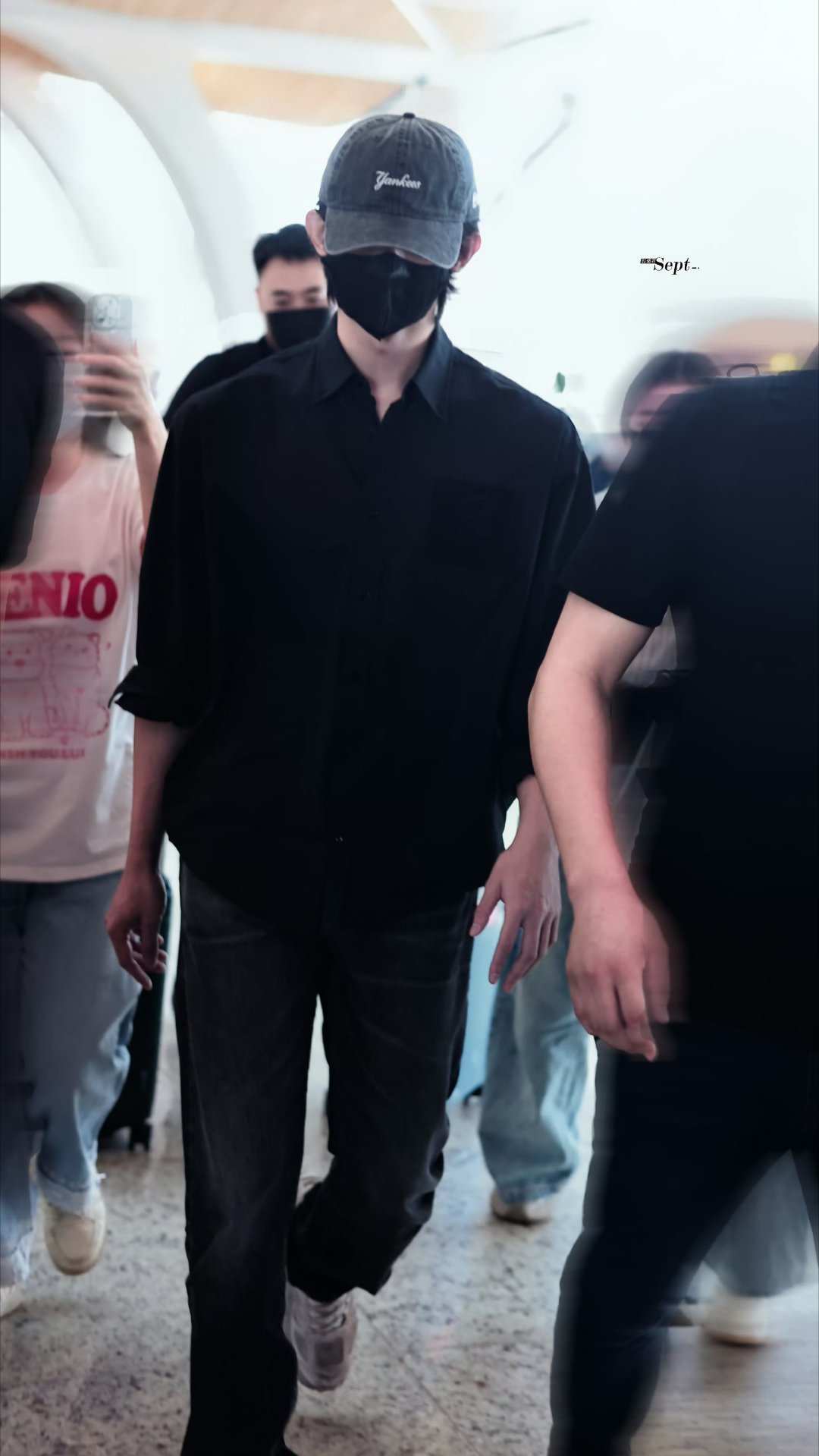 男明星机场私服  ‖  檀健次、常华森、王一博、范丞丞、秦霄贤、姚弛、鹭卓、李羲承、洪知秀。

cr:logo ​