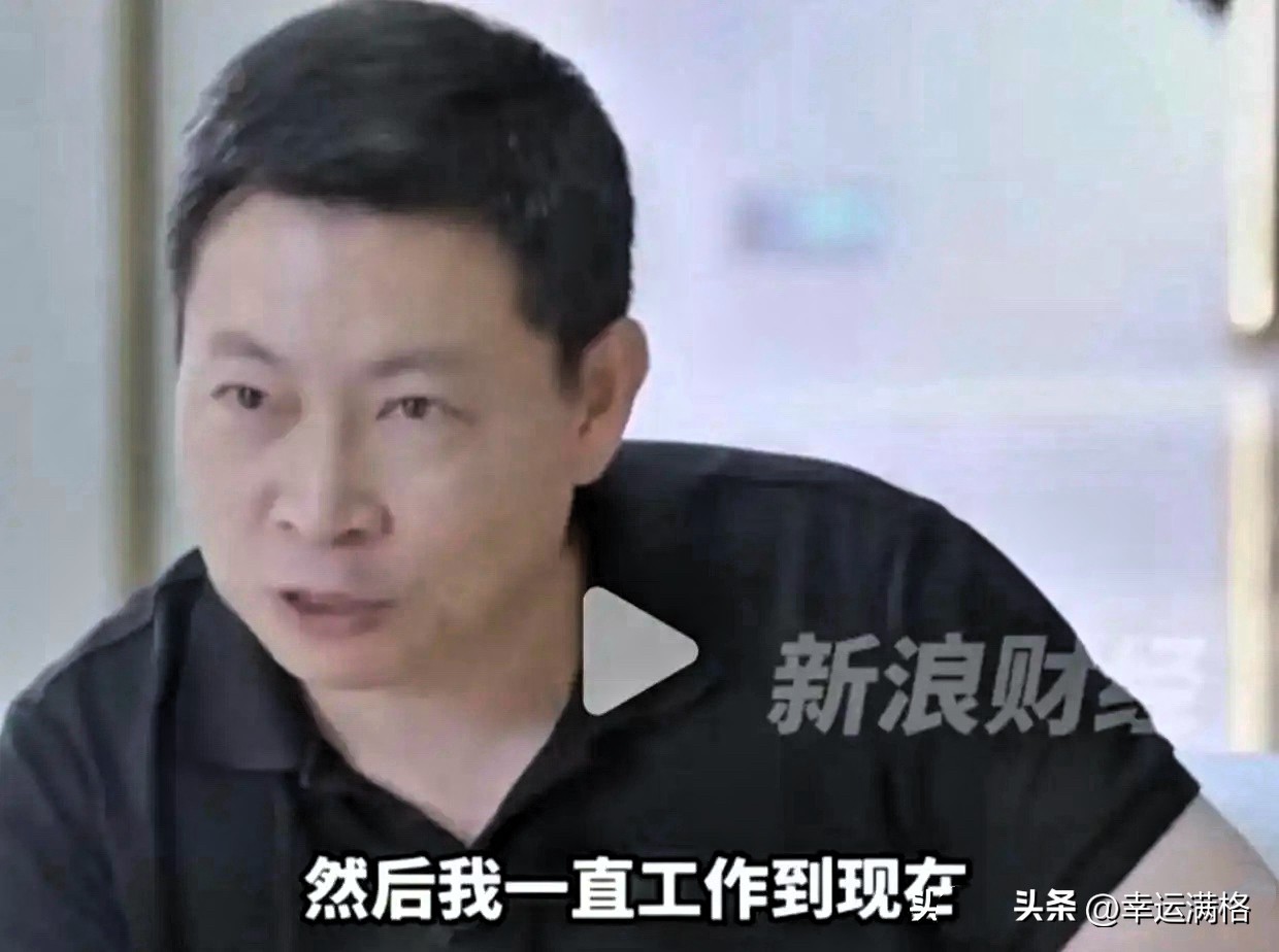 余承东这句“家里的事，早就不管了”，听着挺扎心，但放在华为那个位置上，确实是实话。

每天凌晨1点睡，6点就得起，这哪是正常人的生活节奏啊？

他手里那台折叠屏，看着光鲜，其实就是个24小时不关机的“作战指挥台”。

记者问他愿不愿意一直这么拼，他回得也干脆：“我不愿意，但这是公司需要。”

很多人