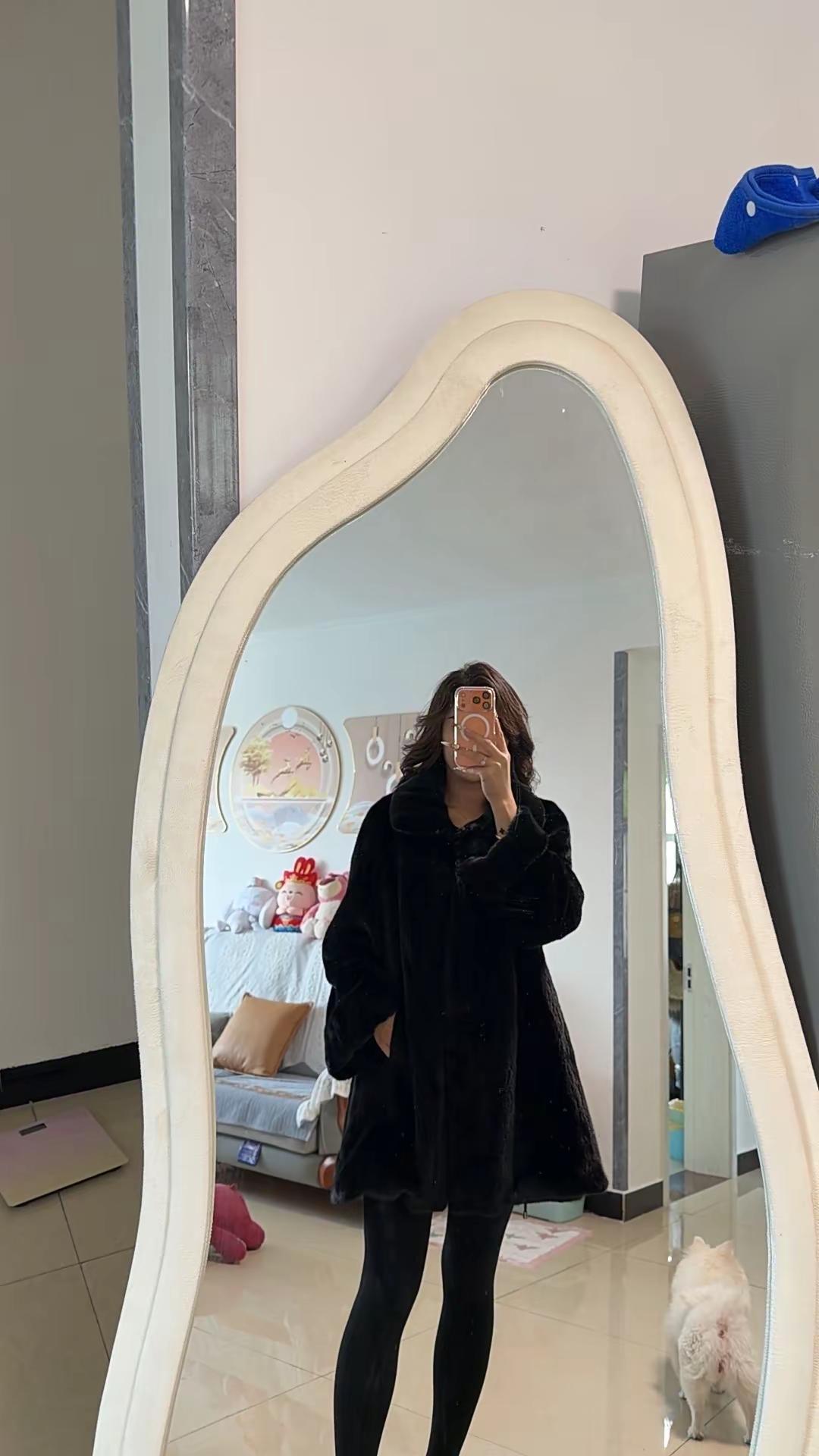 成熟女人的三大标志：穿貂，戴黄金，听凤凰传奇