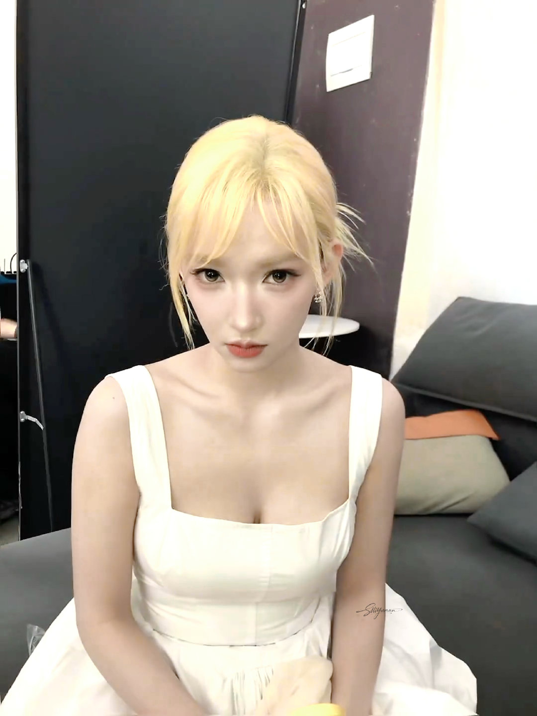 #程潇[超话]#   cx#程潇 不要暧昧只要出片# cx#程潇楚姜# 

你在台上发光，我在人海点灯，默默守护岁岁年年

​