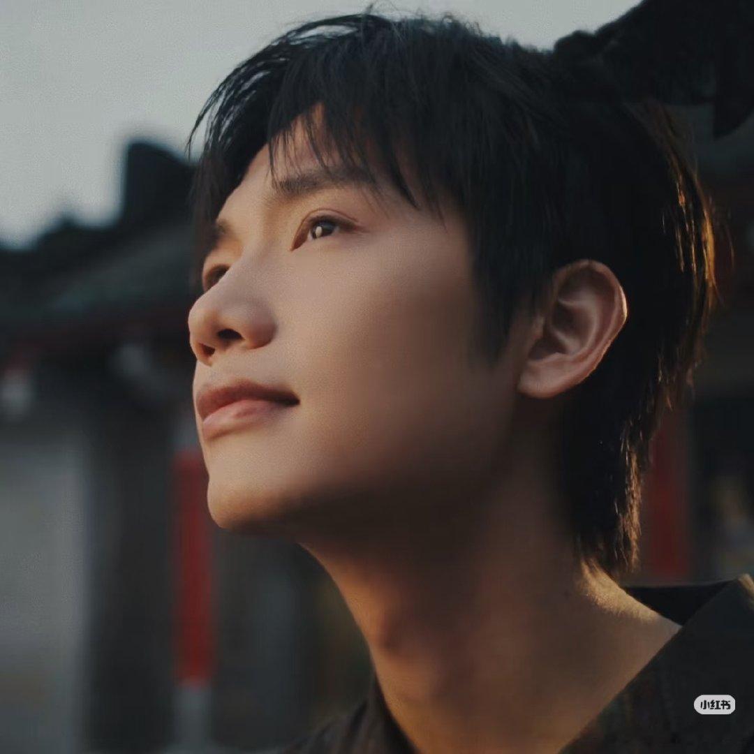 #王彦桐[超话]##王彦桐抢滩18小时台州开机# 

𓂃 𓈒𓏸𝑺𝒉𝒊𝒏𝒆 𝒃𝒓𝒊𝒈𝒉𝒕 𝒂𝒍𝒍 𝒕𝒉𝒆 𝒘𝒂𝒚
以热忱演绎角色，以初心奔赴前路，祝彦桐一切顺利，好戏连连，我们一直都在💛

​