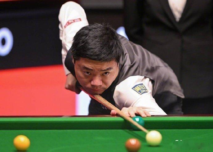 16强赛中，霍金斯6-5战胜中国选手丁俊辉，晋级八强。今日凌晨结束的1...