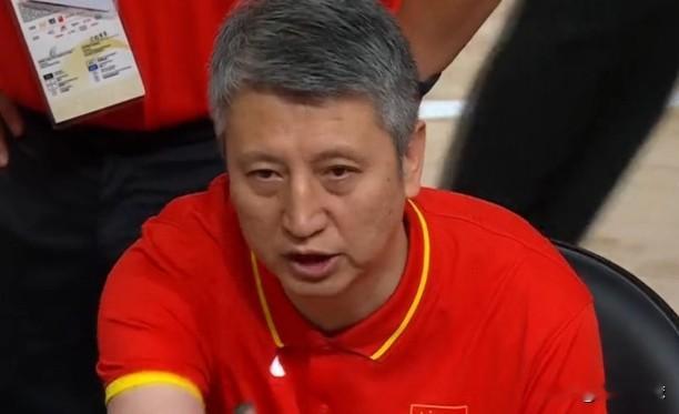 郭士强指导谈中国男篮：

“今天这场比赛输了。”

“确实是非常可惜。”

“输球还是老问题。”

“攻防两端都很差。”

“篮板保护做得差。”

“导致局面很被动。”

“这次亚运会。”

“我们在小组赛打得不错。”

“但是到了淘汰赛。”

“尤其是半决赛和铜牌赛。”

“我们打得很不好。”