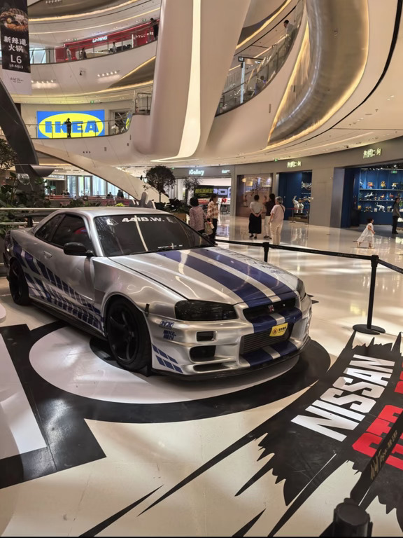 商场里居然藏了台R34 GTR！🔥