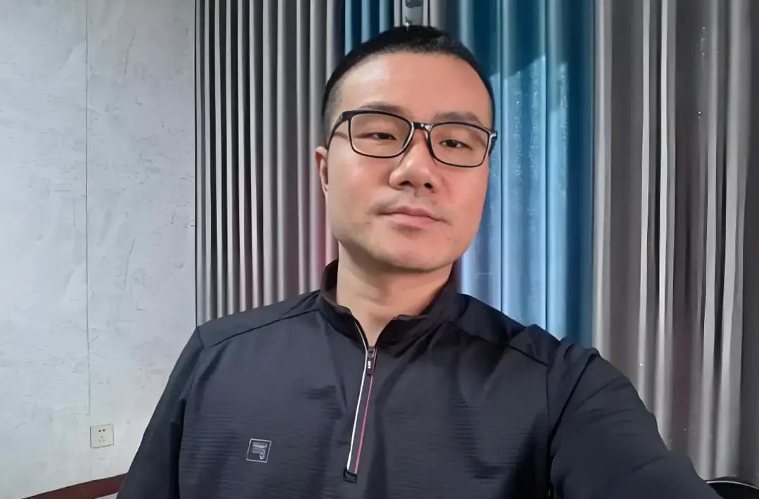 徐静雨点评杨鸣太准：不当教练后，整个人都活了  当了几年辽宁队主教练的...