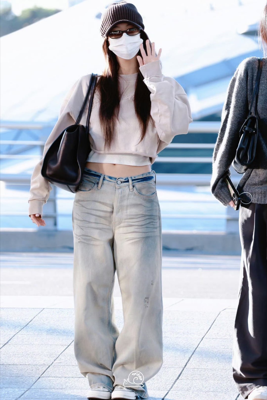 明星机场私服  ‖  刘诗诗、赵今麦、孙千、王安宇、李沁、张元英、Minnie、崔智秀。

cr:logo
#刘诗诗孙千王安宇启程巴黎时装周# ​