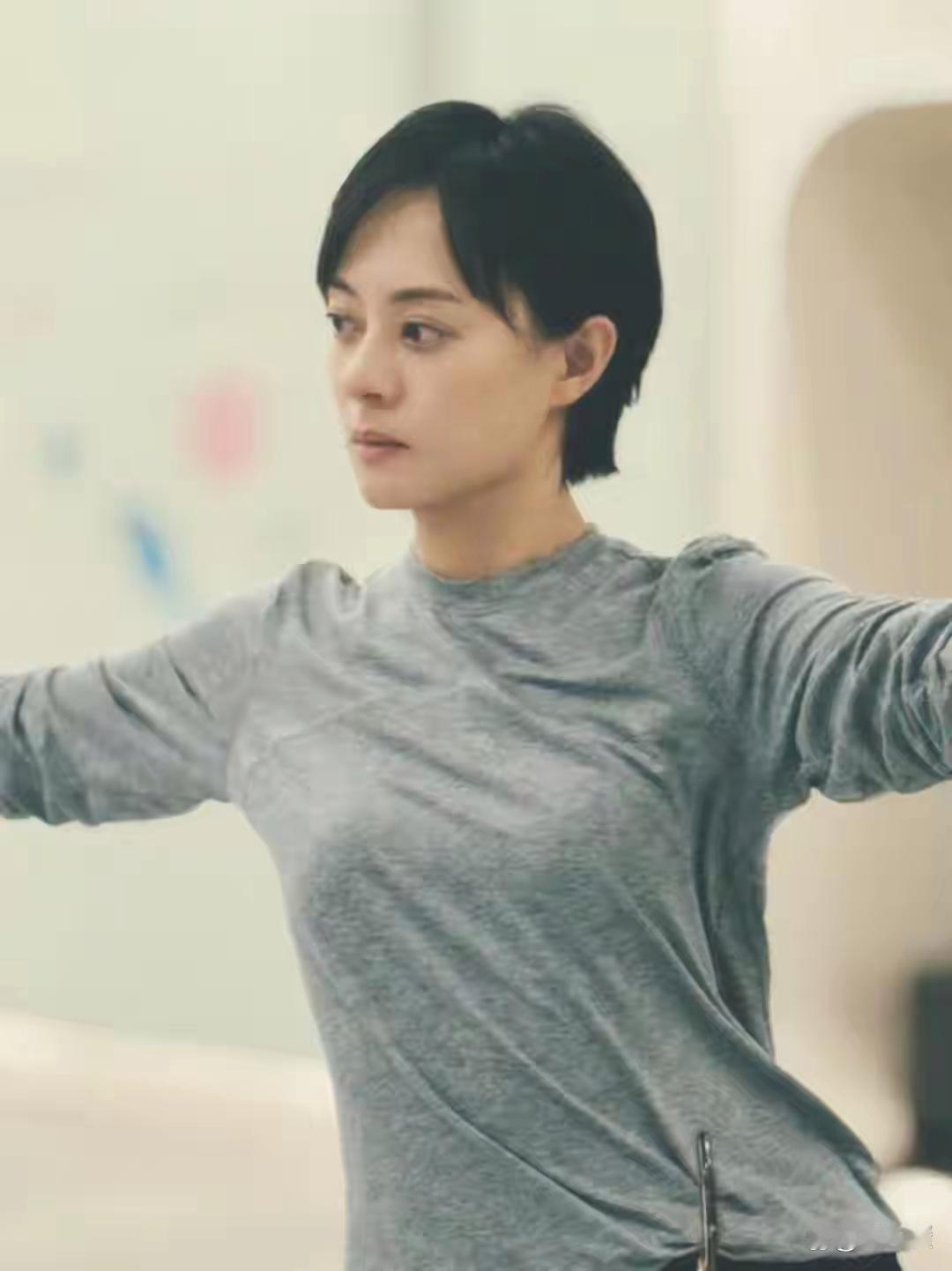 孙俪和送闺女学舞后也不忘提升自己，现在开始学拉丁了 ​
