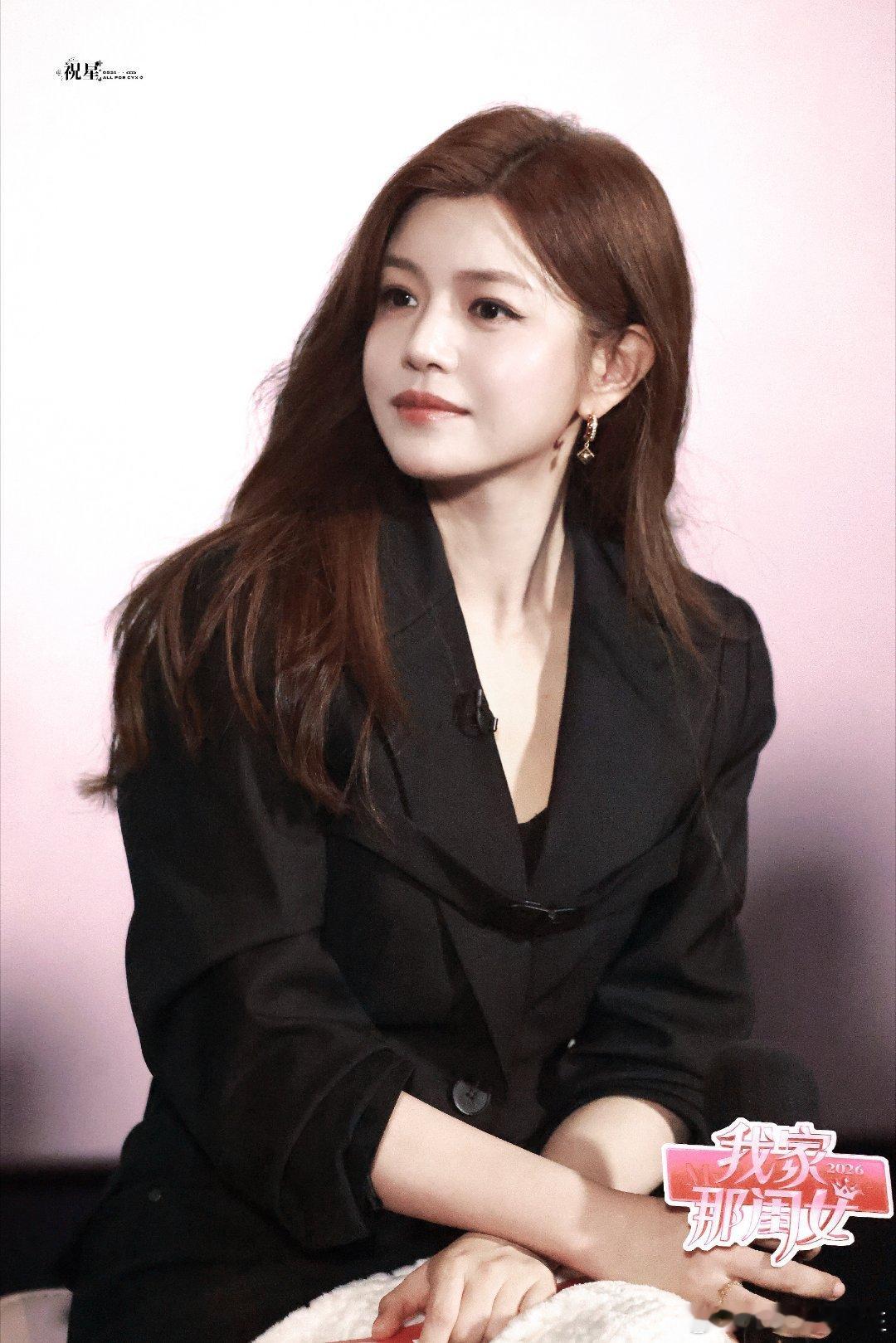 #陈妍希[超话]##我家那闺女闺蜜说看片会# 今天真的很凯西啊[抱一抱]
凯西妈咪[期待] ​