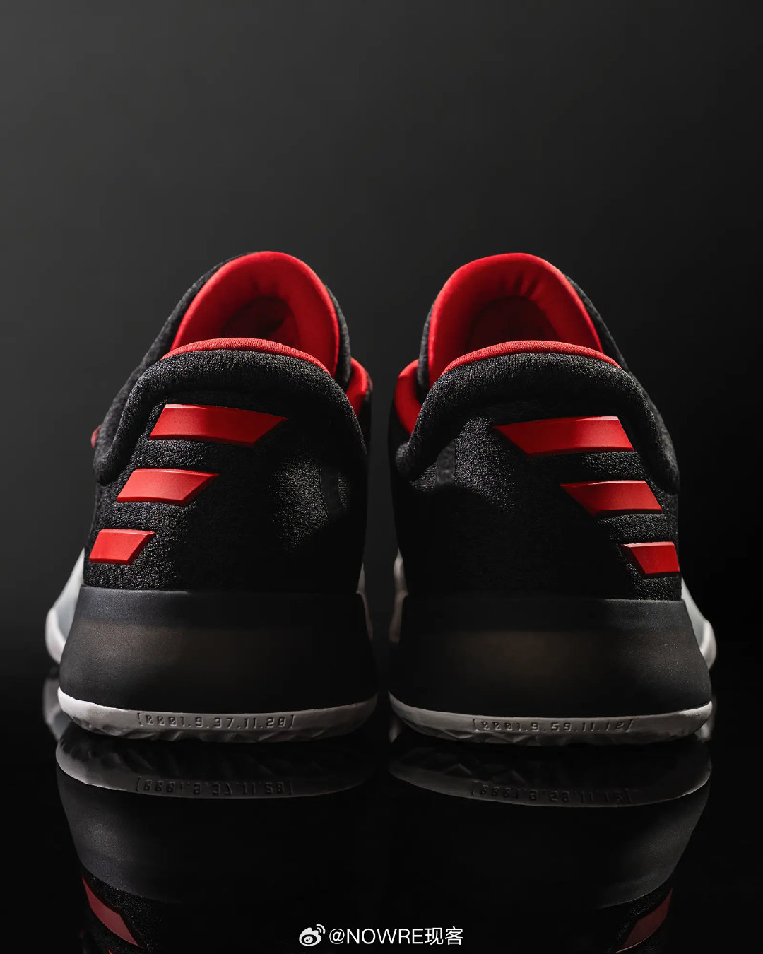 詹姆斯·哈登初代经典战靴 Harden Vol 1 迎来复刻

见证了哈登从超级球星迈向联盟顶尖球员的发展历程。

© adidas ​