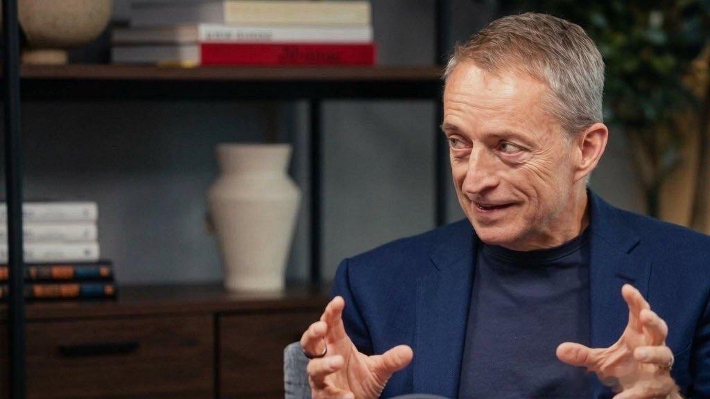 【“芯片大佬”Pat Gelsinger：从存储、光互联、电气到网络架构，当下是硬件创新的黄金时代】对所有硬件人而言，当下就是“文艺复兴时代”。Pat Gelsi... (来自​