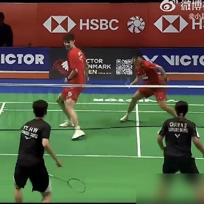 21-15，21-14，又是直落两局。冯彦哲黄东萍打中国台北这组合，跟走流程似的，一点悬念不给留。
丹麦公开赛混双八进四，卫冕冠军碰叶宏蔚詹又蓁。赛前有人翻旧账，说这对台北组合最近涨球了。结果一上场，还是熟悉的配方。第一局21-15，第二局21-14，全程压着打，连个赛点挣扎都没看到。
算上这场