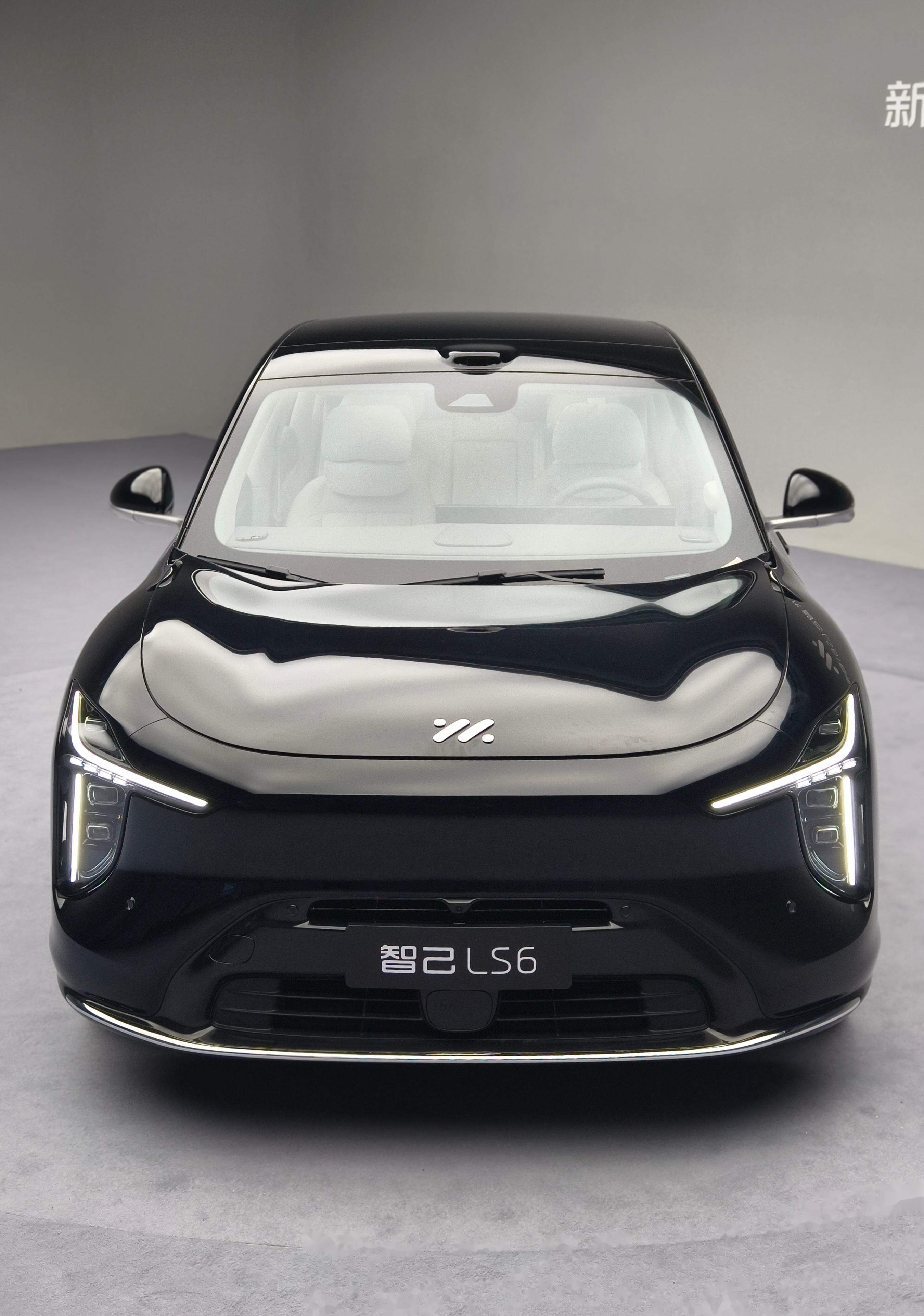 全新一代智己LS6上市：四大维度解析20万级纯电家用SUV
 
全新一代智己LS6正式上市，定位全线控大五座家庭SUV，上市即交付。多数车友关注智己LS6落地价多少万，入门版叠加保险杂费，预估落地约20.4万，价格下探后，在20万级纯电SUV中关注度持续走高，下面从四大维度客观解析整车综合表现。
