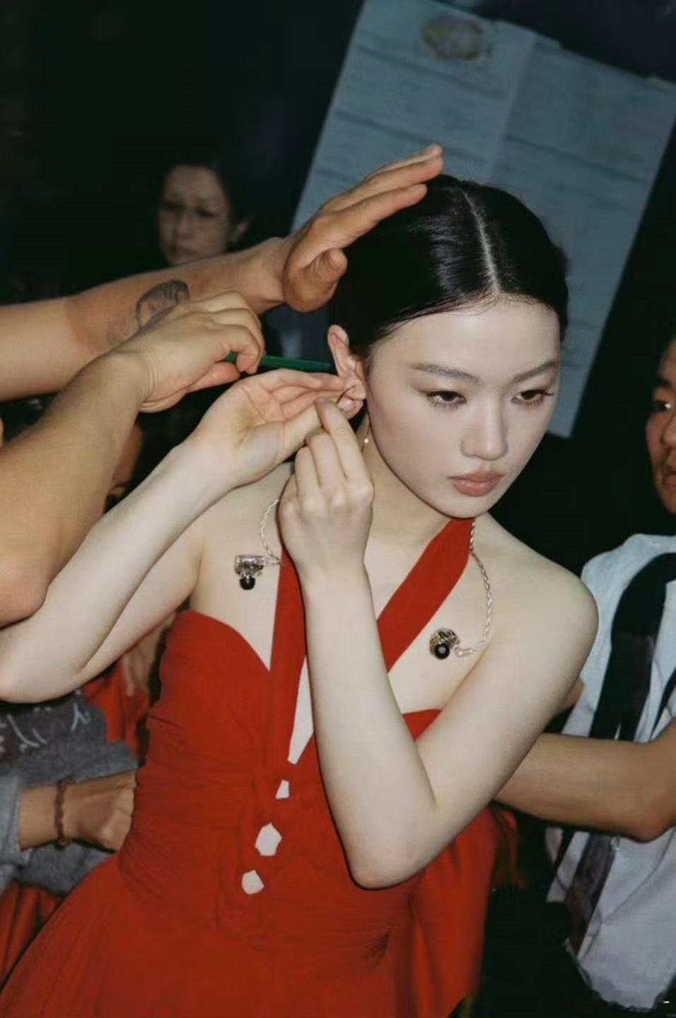 #单依纯[超话]# 每次的舞台你都很棒 ​