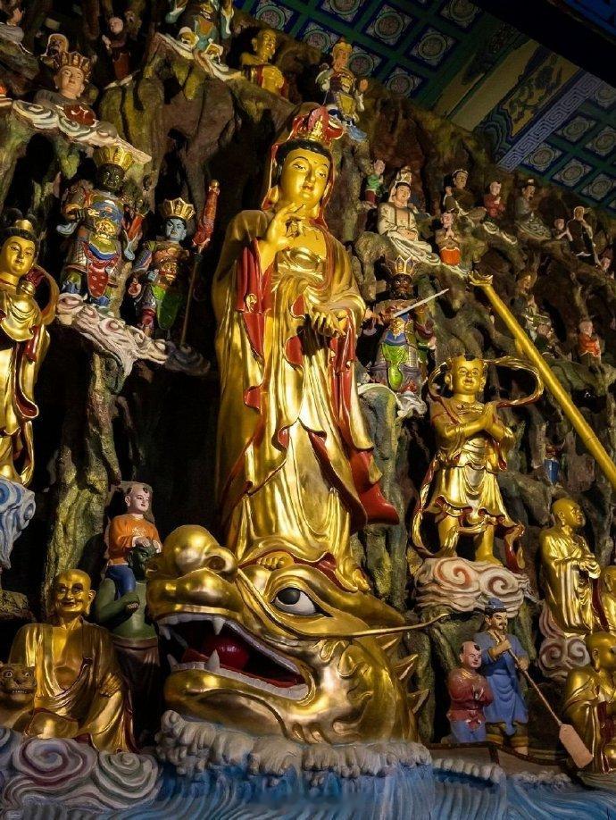 清晨礼佛，礼赞菩萨，接下来，你会鸿运当头，有好彩头，发生在你身上的都是好的事情！灵，好运扑向你，收到让你开心到爆的好消息 ​​​