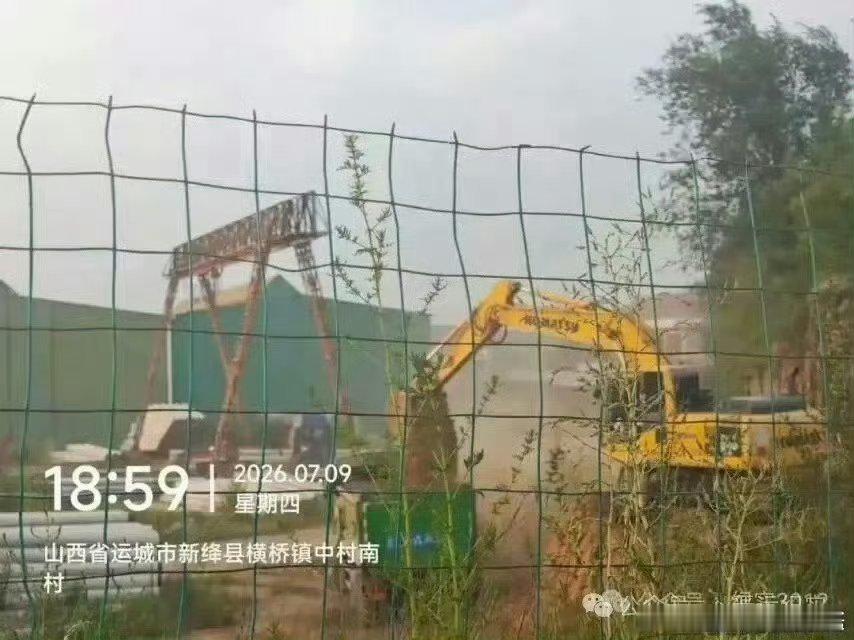 新绛县横桥镇中村南村厂区违规挖土 毁林扬尘双重污染亟待严查  近日，本...