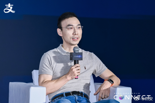 【Agent时代已经来了，AI手机要成为用户个人助理还差什么？】

当大模型的能力一路狂飙，很多人以为“AI手机替你搞定一切”的时代已经近在眼前。但在近日举行的支付宝AI生态合作伙伴大会上，OPPO软件工程事业部总裁唐凯给出了一个冷静的判断：模型能力已经超过了产业链的组织能力。

这句话点出了当前A ​