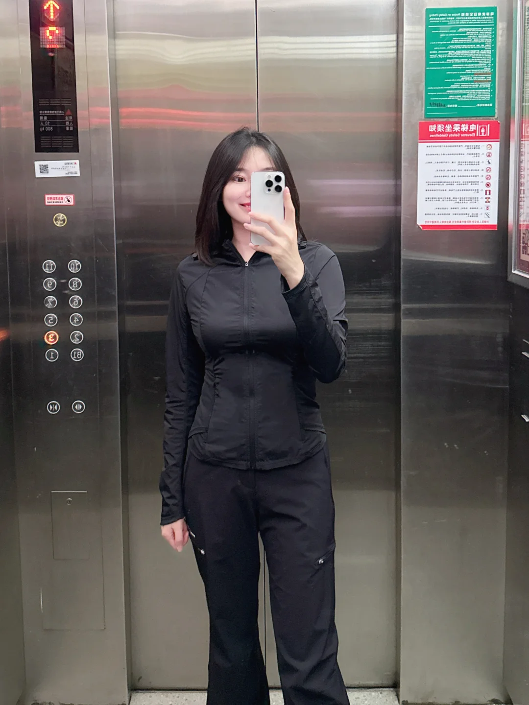 体制内年轻女性，请你勇敢的往前坐