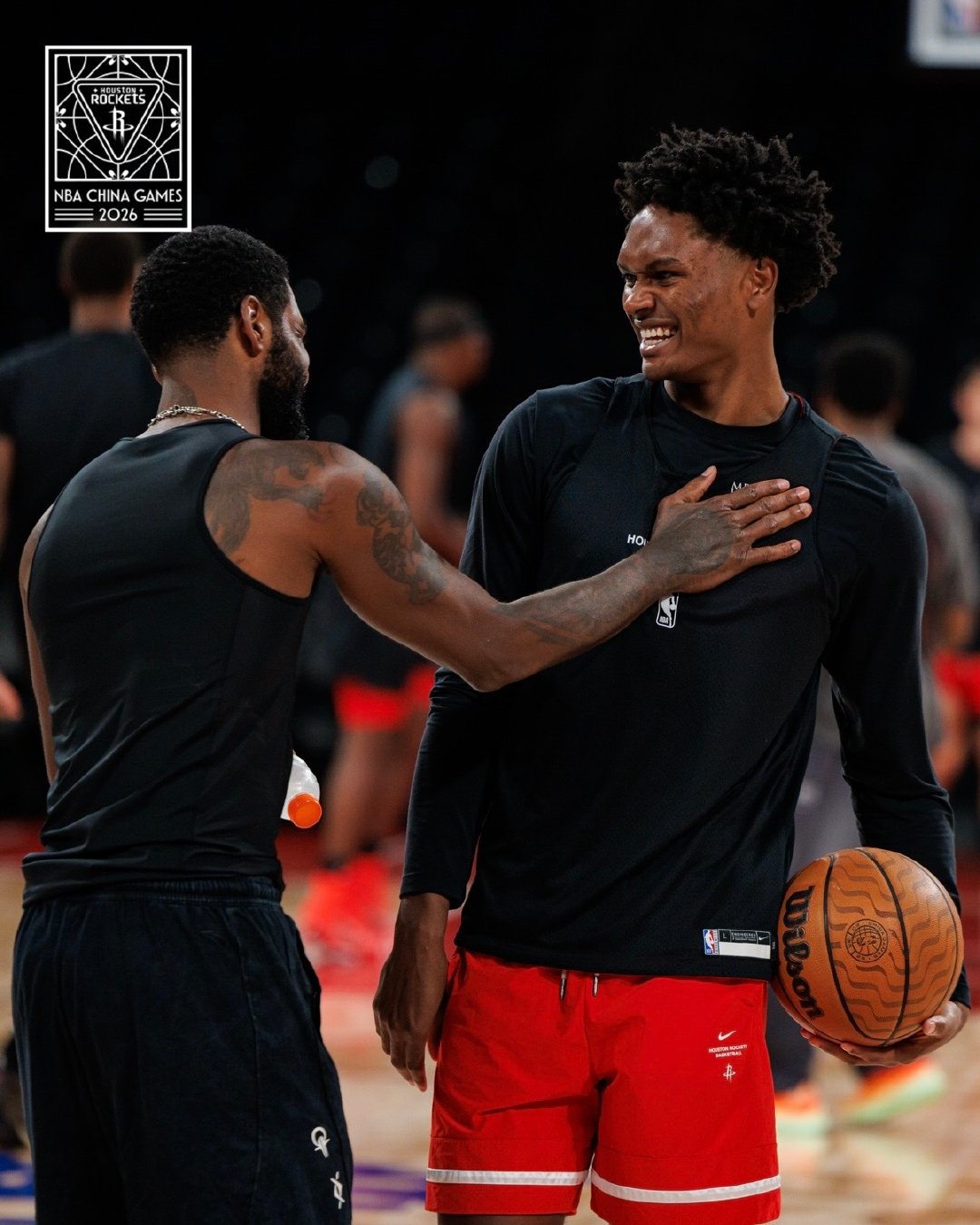 老队友，老对手。

#nba中国赛# ​