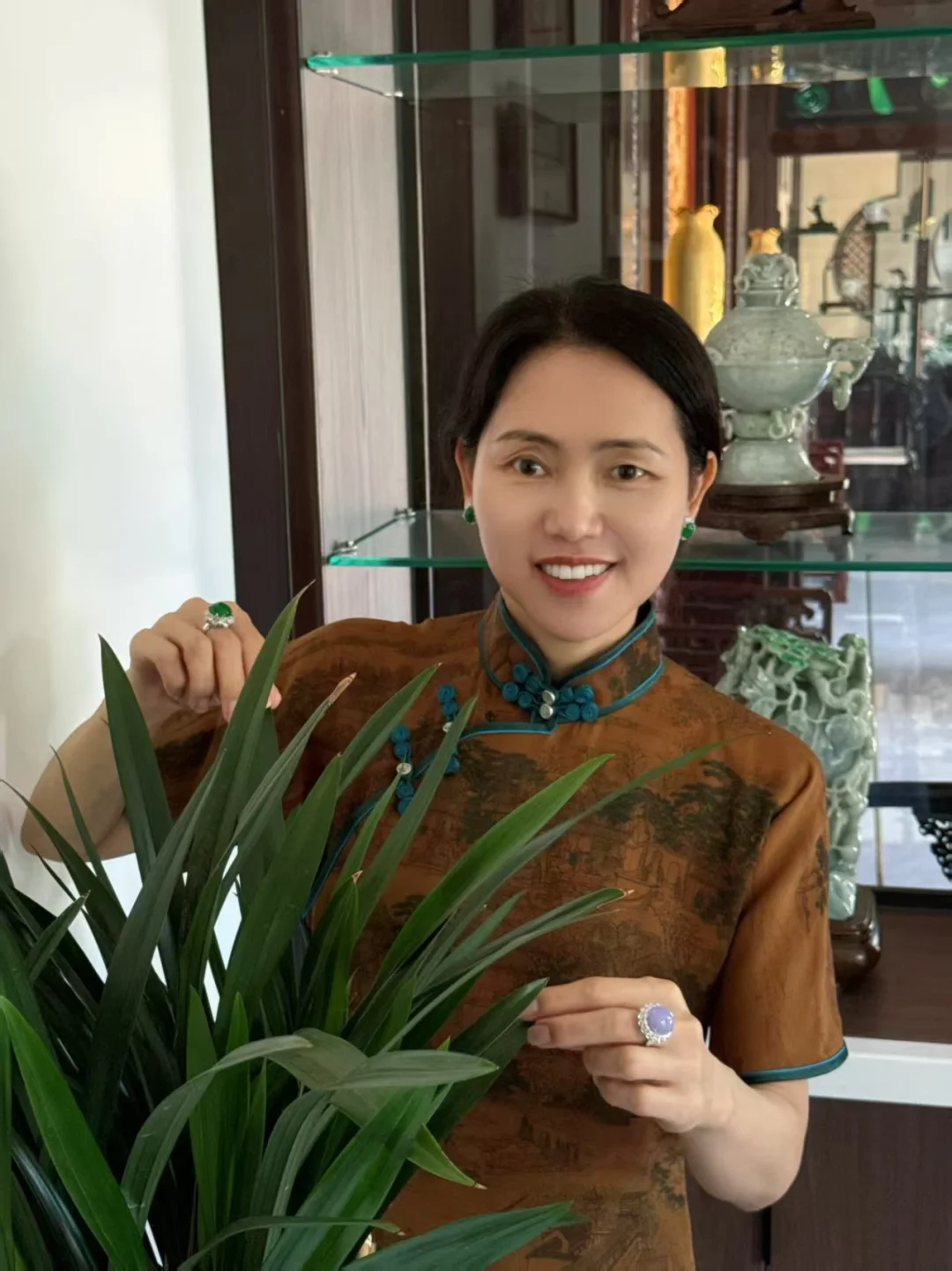 最爱你的人是我：腾曦翠缘祥
（张耀辉）眼见得中秋节将至，平时一些来往较密切的老同