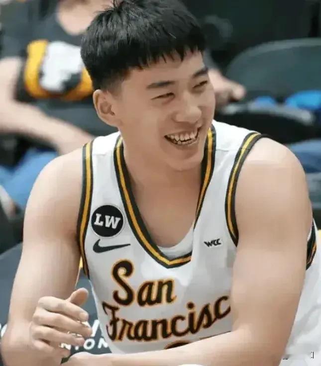 不出意外，香港金牛就是王俊杰的跳板，王俊杰的最终去处，大概率会是北京首钢。2026年7月10日，CBA出台石奎条款:没有NBL经历的国内球员，想注册NBL，必须先参加CBA选秀并且落选，才能打NBL。但是石奎条款的时间非常微妙，虽然条款是7月10日出台的，却要给4天过渡窗口期，到7月14日17点结束