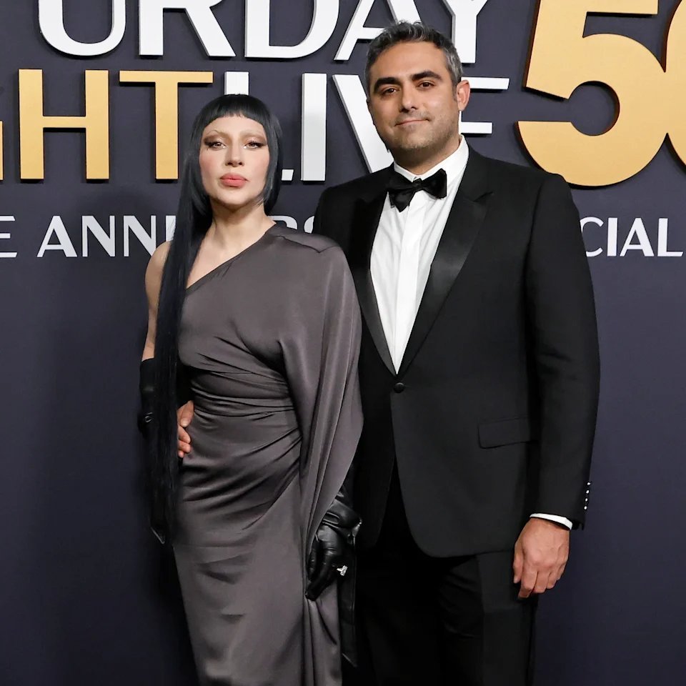 安德鲁·瓦特透露，是Lady Gaga的未婚夫迈克尔·波兰斯基邀请他参与歌手的新专辑工作，这张专辑后来成为《MAYHEM》。

“迈克尔邀请我去他们家。我们一起待了一会儿，听了一些东西，然后决定进入录音室一起工作会很有趣。”

这次邀请发生在安德鲁和Gaga合作滚石乐队的《Sweet Sounds of Heaven》之后。 ​