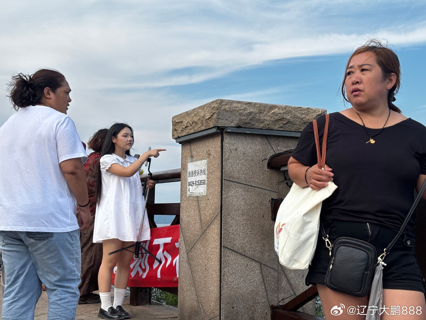 #谁来管管现在的垃圾袋#
家里有好几个帆布袋子，买水果啥的都在用，结实又美观，建议大家用来取代塑料垃圾袋。 ​