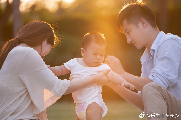 【有毒 中国纺织工程学会科学传播专家杨陇峰表示，从法规层面看，纸尿裤属...