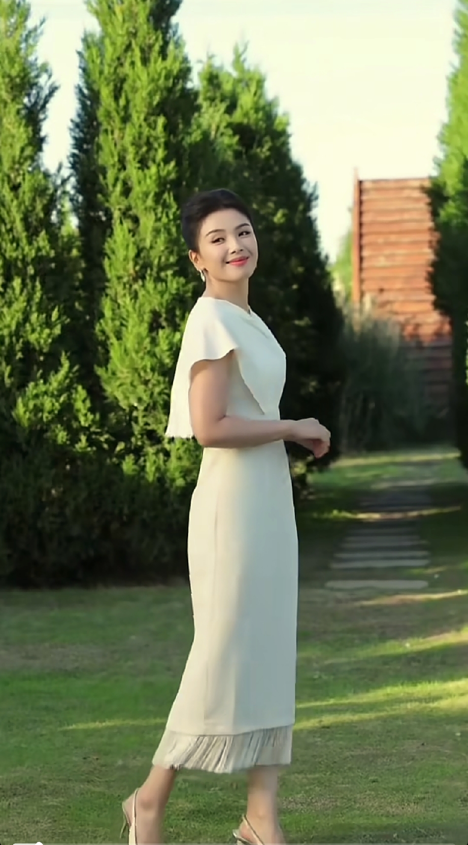 作者加速成长计划影视明星刘涛，中国内地女演员、主持人、歌手。自出道以来，塑造了许多经典角色，《天龙八部》《欢乐颂》《琅琊榜》风都是刘涛的代表作。她对待每一部戏都是非常认真，不管是什么类型的戏，一点也不松懈。许多角色被她演得淋漓尽致，温柔的、干练的、沉稳的，刘涛都能拿捏到其中的精髓，同时也是一位贤