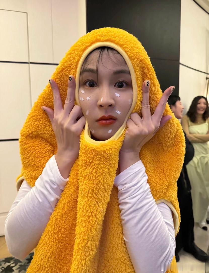 #曾沛慈[超话]#  
這個人有億點可愛！
沒見過這麼萌的人！！ ​