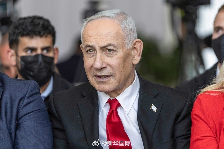 #土耳其寻求对以总理发布红色通缉令#【土耳其寻求对以色列总理发布“红色通缉令”】土耳其司法部长阿肯·居尔莱克21日在社交媒体发文说，作为对以色列武装干预向加沙运送人道主义援助物资船队的司法程序的一部分，土已寻求国际刑警组织对以色列总理内塔尼亚胡等人发布“红色通缉令”。 ​