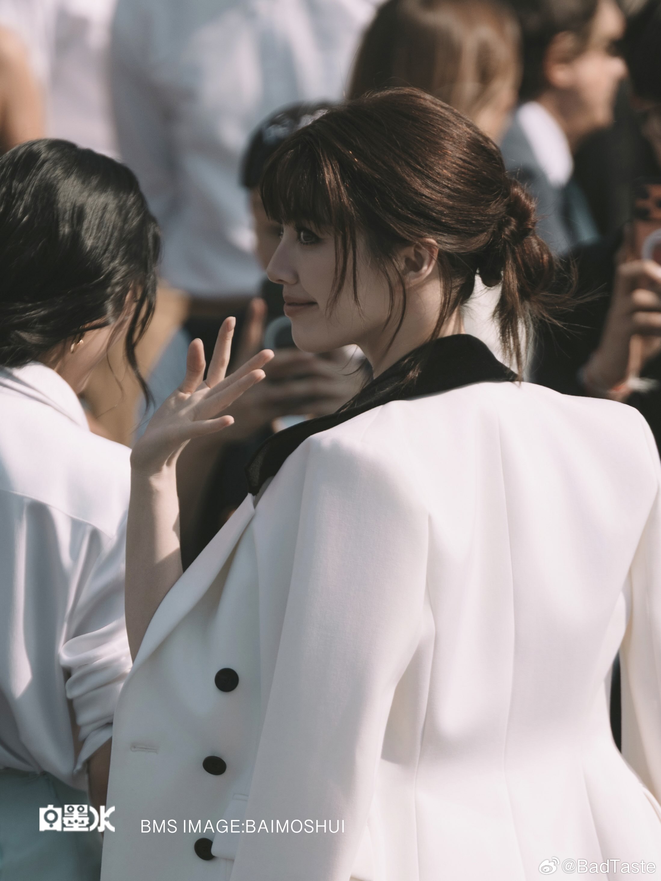 #巴黎时装周# Dior 2027春夏大秀

摄影师Chen Yin镜头下的邝玲玲 / Orm Kornnaphat ​