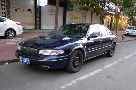“美警底盘”配钢圈丨26年前的别克世纪六代