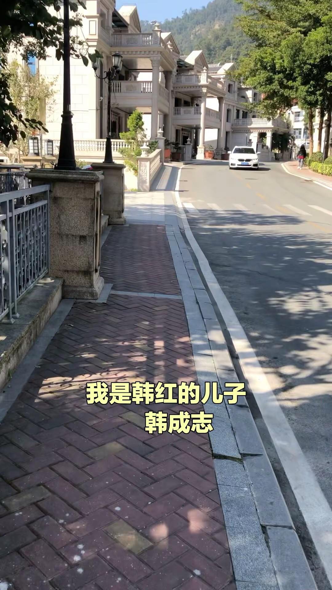 【现场直击： 】这恐怖的射程！加时关键时刻马刺落后3分，文班刚过半场直接出手超远三分扳平比分！nba季后赛马刺vs雷霆