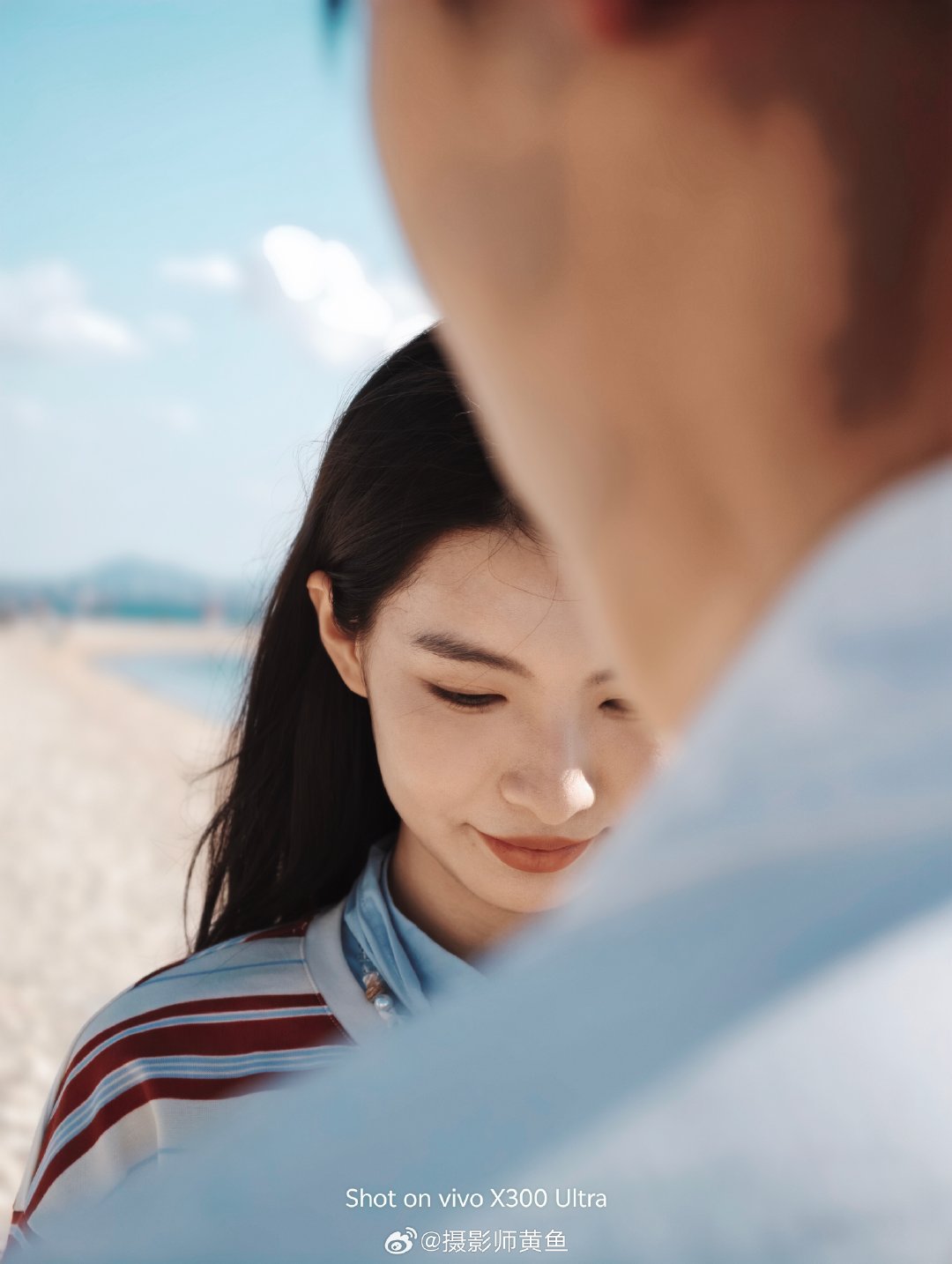风停在眉眼，温柔落在海边。

📱vivo X300 Ultra 

#vivo[超话]##手机摄影##微博影像年##人间纪事##当你有了vivo##vivox500系列# ​