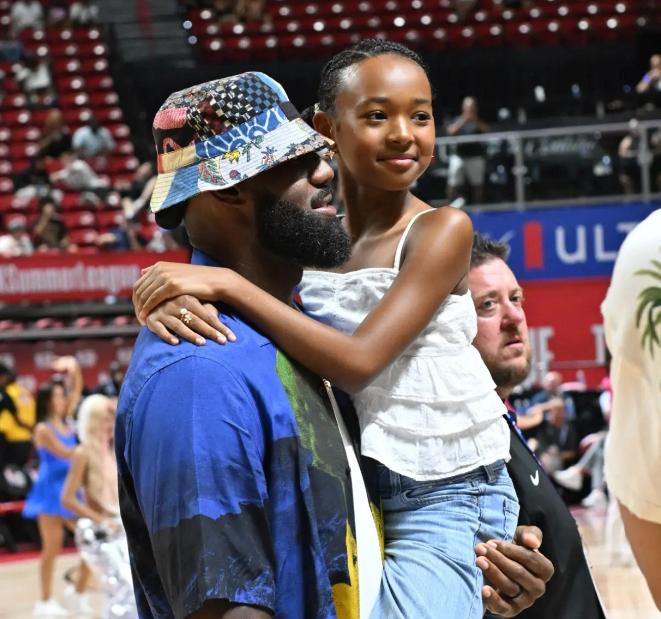 美记：詹姆斯透露女儿朱莉是他做出去向签约抉择的核心因素  NBA记者M...