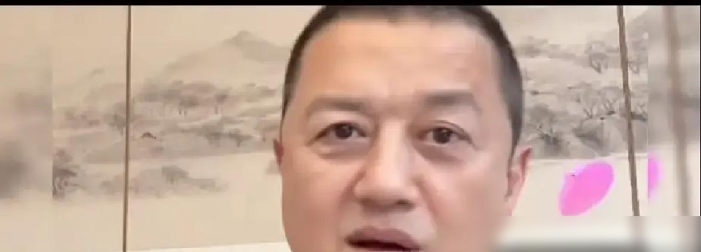 李亚鹏当众说真话，戳破多少明星的假面具！
网上传他聊衰老不化妆，实际是错把别人内容安到他头上。
现在的李亚鹏，90%精力都扑在茶产业上，两年多几乎都泡在茶山上，前后70多次跑各大茶区溯源。
做直播直接关了打赏功能，之前29万打赏全捐嫣然，还明说，带货和公益是两码事，别捆绑。
比起立完美人设骗
