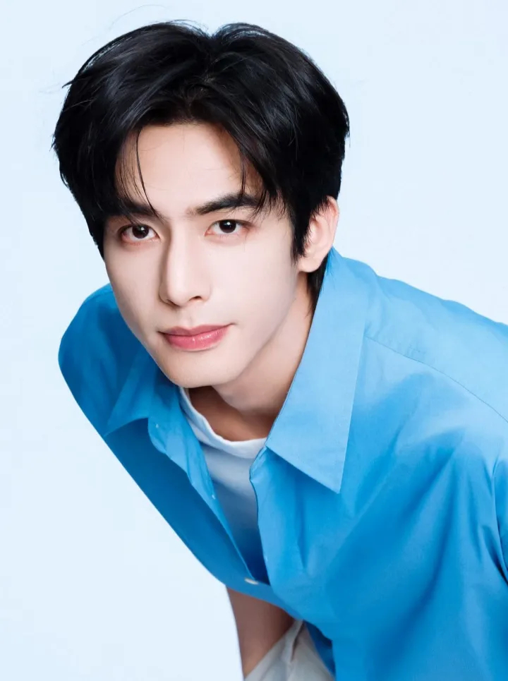 1.最近热播剧，最开始找了很多男演员演男主，但都没人愿意接，他们都不想在大女主剧里作配，最后找了刘学义，现在剧破3w，热度还在上升，那些男演员都后悔了。
2.张子枫和杨紫在接戏这事上，都是自己说了算的那种，公司也好，团队也好，最多给点参考，真到拍板的时候,还是她们自己拿主意。
3.王一博挑 ​