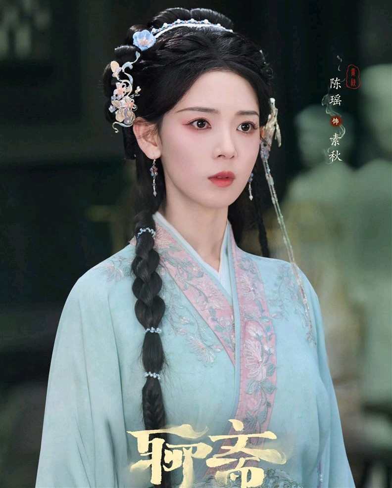 六个女人，六种执念，新版《聊斋》把经典拍成了美女合集？没了恐怖感的聊斋还算不算聊斋？

陈瑶演素秋，宋祖儿演姥姥，辣目洋子演求改命的张岚依，这选角本身就是打破第四面墙。鬼怪比人更有情义，人心比鬼可怕。三百年前的困境，现在一点没变：被辜负的人依然没处说理，想改命的人依然要付出代价。