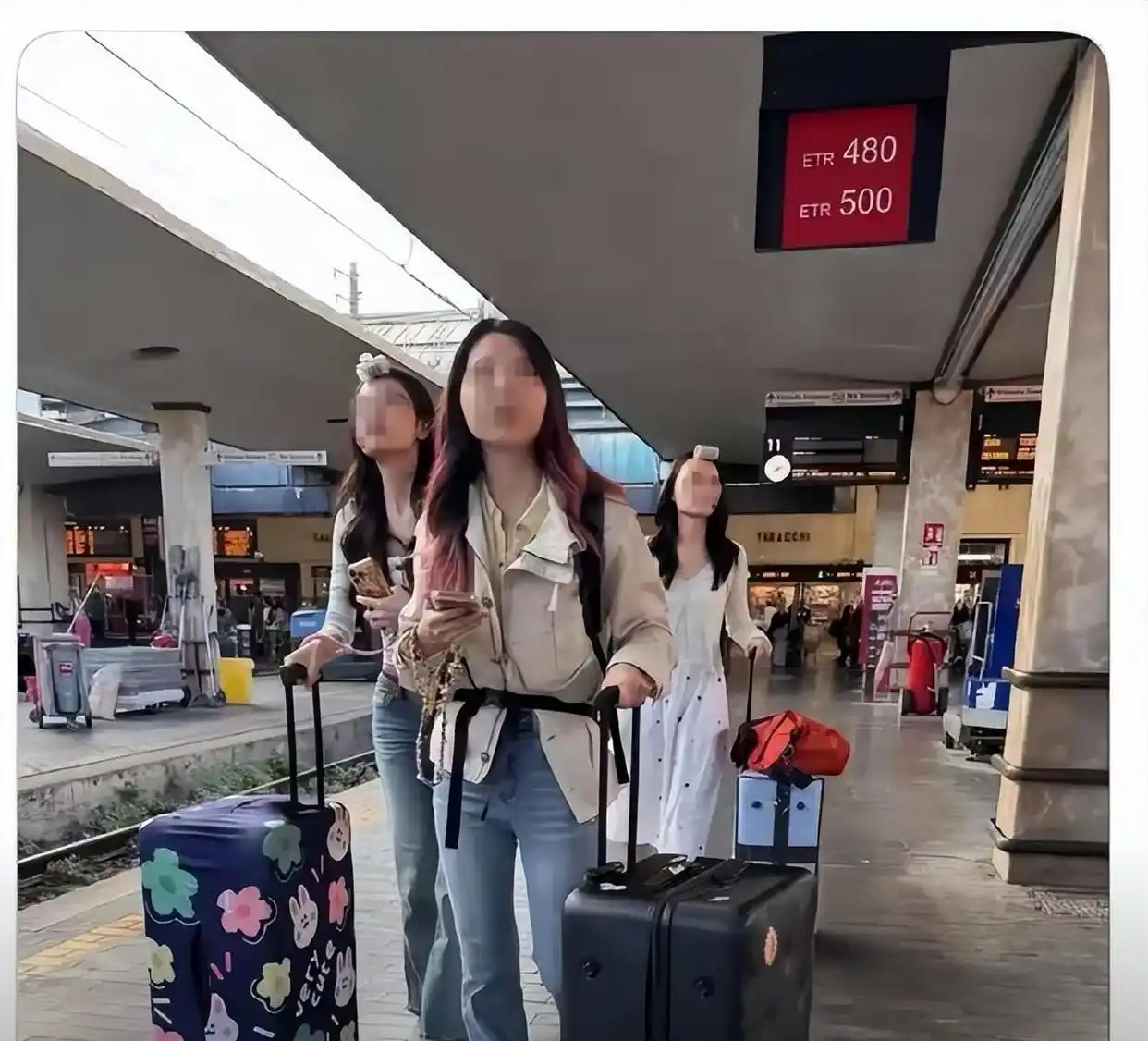 一名日本市议员，跑到意大利的火车站，偷偷拍下一个中国女孩，转头就把照片挂到了网上